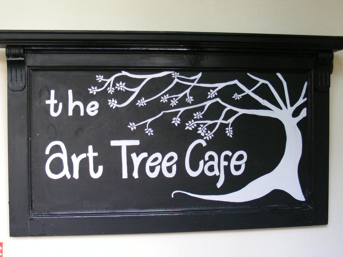 The Tree Inn บู๊ด ภายนอก รูปภาพ
